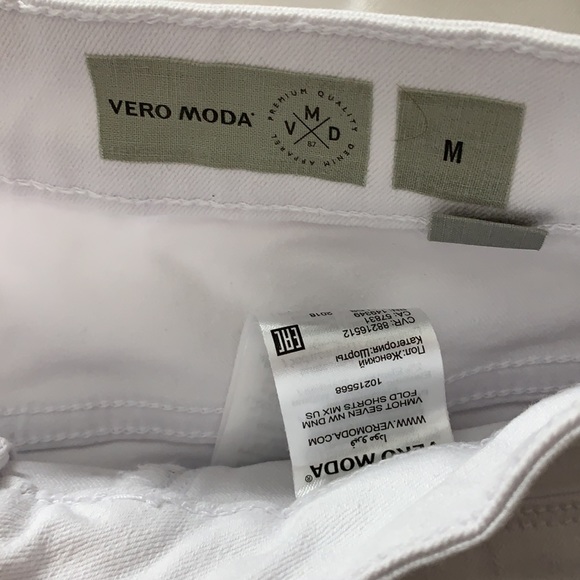 Vero Moda White Denim Shorts - Picture 4 of 4